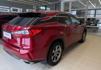 Подержанный автомобиль Lexus RX 2019 года (4 фото)