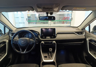 Подержанный автомобиль Toyota RAV4 2019 года (11 фото)