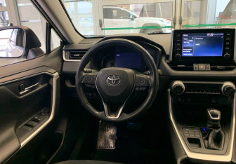 Подержанный автомобиль Toyota RAV4 2020 года (8 фото)