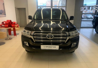 Подержанный автомобиль Toyota Land Cruiser Suv 2015 года (2 фото)