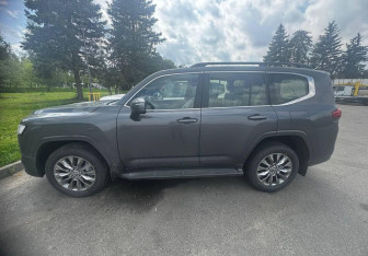Новый Toyota Land Cruiser Suv 2025 (3 фото)