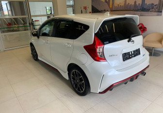 Подержанный автомобиль Nissan Note 2015 года (6 фото)