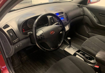 Подержанный автомобиль Hyundai Elantra Sedan 2007 года (14 фото)