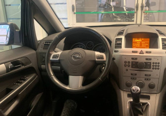 Подержанный автомобиль Opel Zafira Compactvan 2012 года (11 фото)