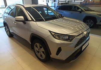 Подержанный автомобиль Toyota RAV4 2019 года (3 фото)
