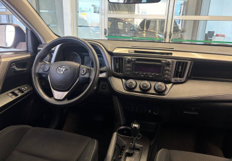 Подержанный автомобиль Toyota RAV4 2015 года (23 фото)