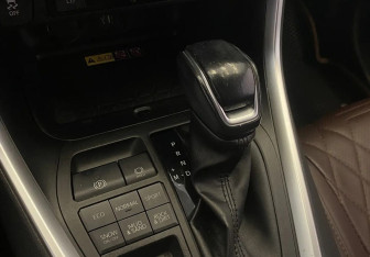 Подержанный автомобиль Toyota RAV4 2023 года (21 фото)