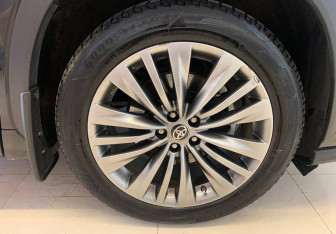 Подержанный автомобиль Toyota Highlander 2021 года (15 фото)