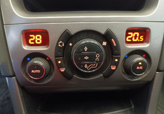 Подержанный автомобиль Peugeot 308 Hatchback 2011 года (13 фото)