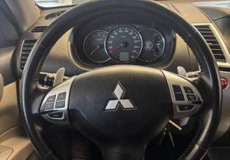Подержанный автомобиль Mitsubishi Pajero Sport 2010 года (9 фото)