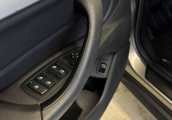 Подержанный автомобиль BMW X1 2015 года (20 фото)