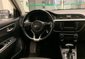 Подержанный автомобиль Kia Rio Sedan 2018 года (9 фото)