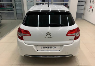 Подержанный автомобиль Citroen C4 Hatchback 2012 года (5 фото)