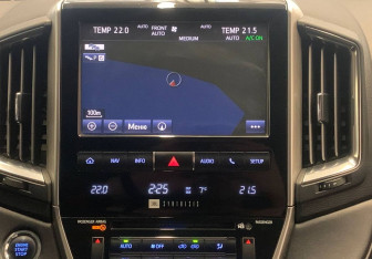 Подержанный автомобиль Toyota Land Cruiser Suv 2015 года (19 фото)