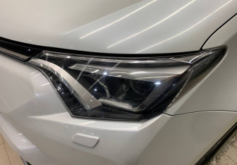 Подержанный автомобиль Toyota RAV4 2018 года (13 фото)