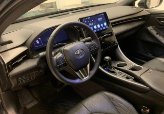 Подержанный автомобиль Toyota Avalon 2022 года (12 фото)