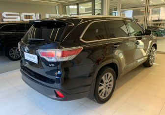 Подержанный автомобиль Toyota Highlander 2014 года (4 фото)