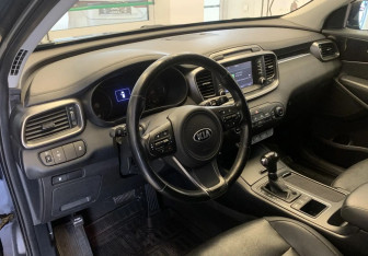 Подержанный автомобиль Kia Sorento 2017 года (7 фото)