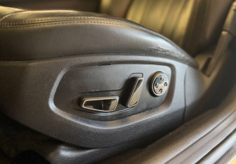 Подержанный автомобиль Hyundai Genesis 2015 года (20 фото)