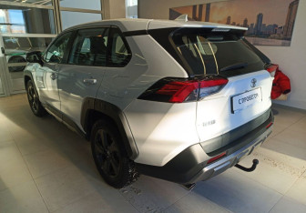 Подержанный автомобиль Toyota RAV4 2022 года (6 фото)