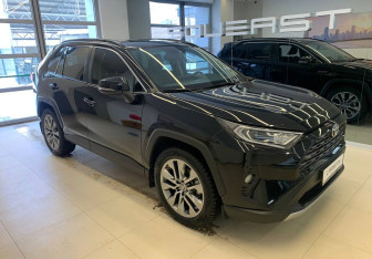 Подержанный автомобиль Toyota RAV4 2021 года (3 фото)