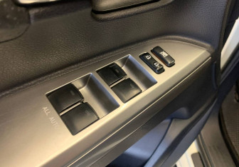 Подержанный автомобиль Toyota Land Cruiser Suv 2014 года (25 фото)