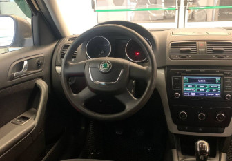 Подержанный автомобиль Skoda Yeti 2010 года (9 фото)