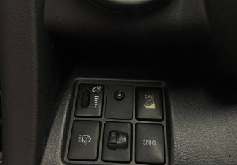 Подержанный автомобиль Toyota RAV4 2011 года (18 фото)