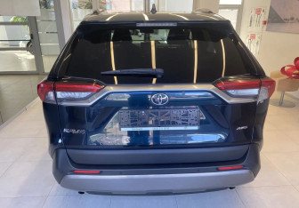 Подержанный автомобиль Toyota RAV4 2020 года (5 фото)
