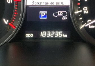 Подержанный автомобиль Toyota Land Cruiser Suv 2020 года (10 фото)