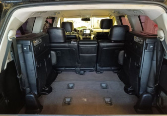 Подержанный автомобиль Toyota Land Cruiser Suv 2012 года (28 фото)