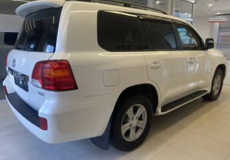 Подержанный автомобиль Toyota Land Cruiser Suv 2012 года (4 фото)