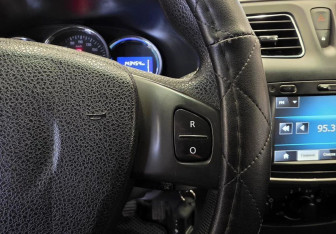 Подержанный автомобиль Renault Sandero 2014 года (17 фото)