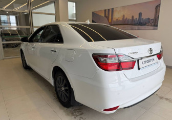 Подержанный автомобиль Toyota Camry Sedan 2018 года (6 фото)