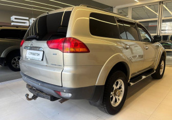 Подержанный автомобиль Mitsubishi Pajero Sport 2010 года (4 фото)