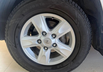 Подержанный автомобиль Toyota Land Cruiser Suv 2011 года (8 фото)