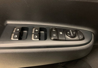 Подержанный автомобиль Kia Rio Sedan 2018 года (21 фото)