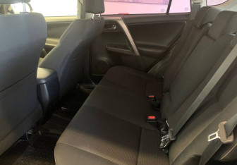 Подержанный автомобиль Toyota RAV4 2019 года (9 фото)