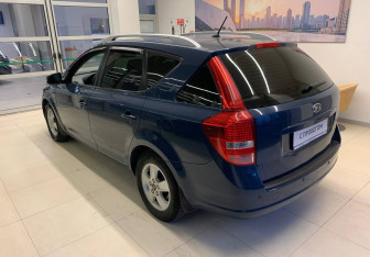 Подержанный автомобиль Kia Ceed Wagon 2011 года (6 фото)