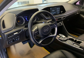 Подержанный автомобиль Hyundai Sonata 2019 года (13 фото)