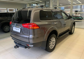 Подержанный автомобиль Mitsubishi Pajero Sport 2012 года (4 фото)