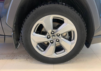 Подержанный автомобиль Toyota RAV4 2019 года (15 фото)