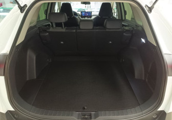 Подержанный автомобиль Toyota RAV4 2023 года (8 фото)