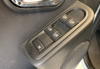 Подержанный автомобиль Nissan Terrano 2017 года (16 фото)