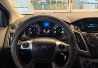 Подержанный автомобиль Ford Focus Hatchback 2013 года (12 фото)