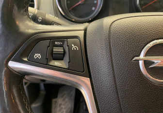 Подержанный автомобиль Opel Meriva 2011 года (16 фото)