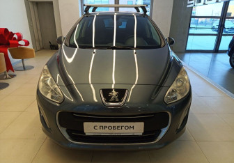 Подержанный автомобиль Peugeot 308 Hatchback 2011 года (2 фото)