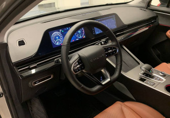 Подержанный автомобиль Omoda C5 2023 года (14 фото)