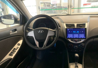Подержанный автомобиль Hyundai Solaris Sedan 2013 года (8 фото)