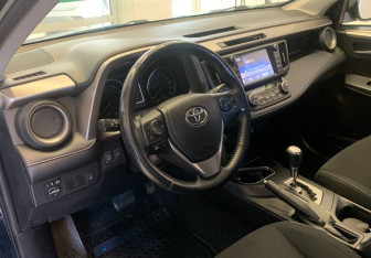 Подержанный автомобиль Toyota RAV4 2019 года (13 фото)